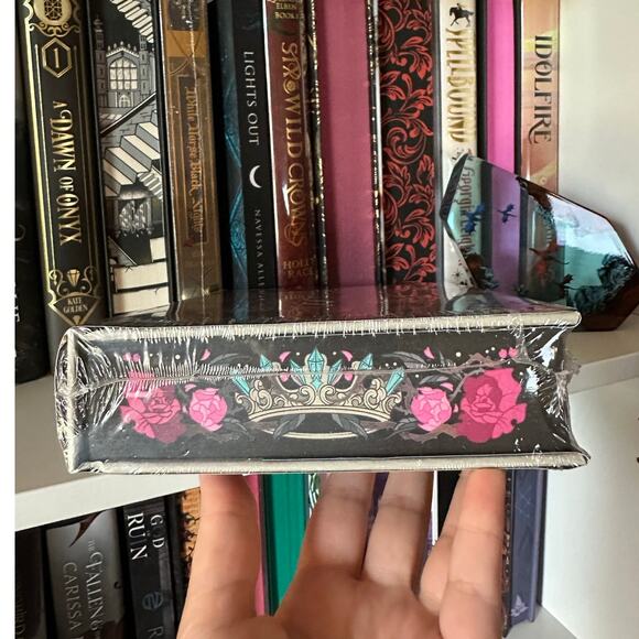 Owlcrate Special Signed Edition Fearless By Lauren Roberts - Picture 6 of 9
